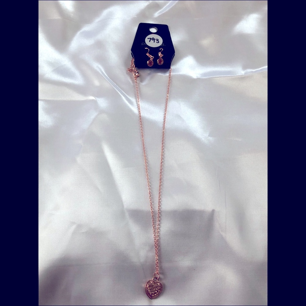 NWT Women’s Heart Necklace w/Matching Hook Earrings